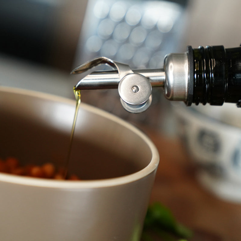 Bec verseur pour bouteille d'huile